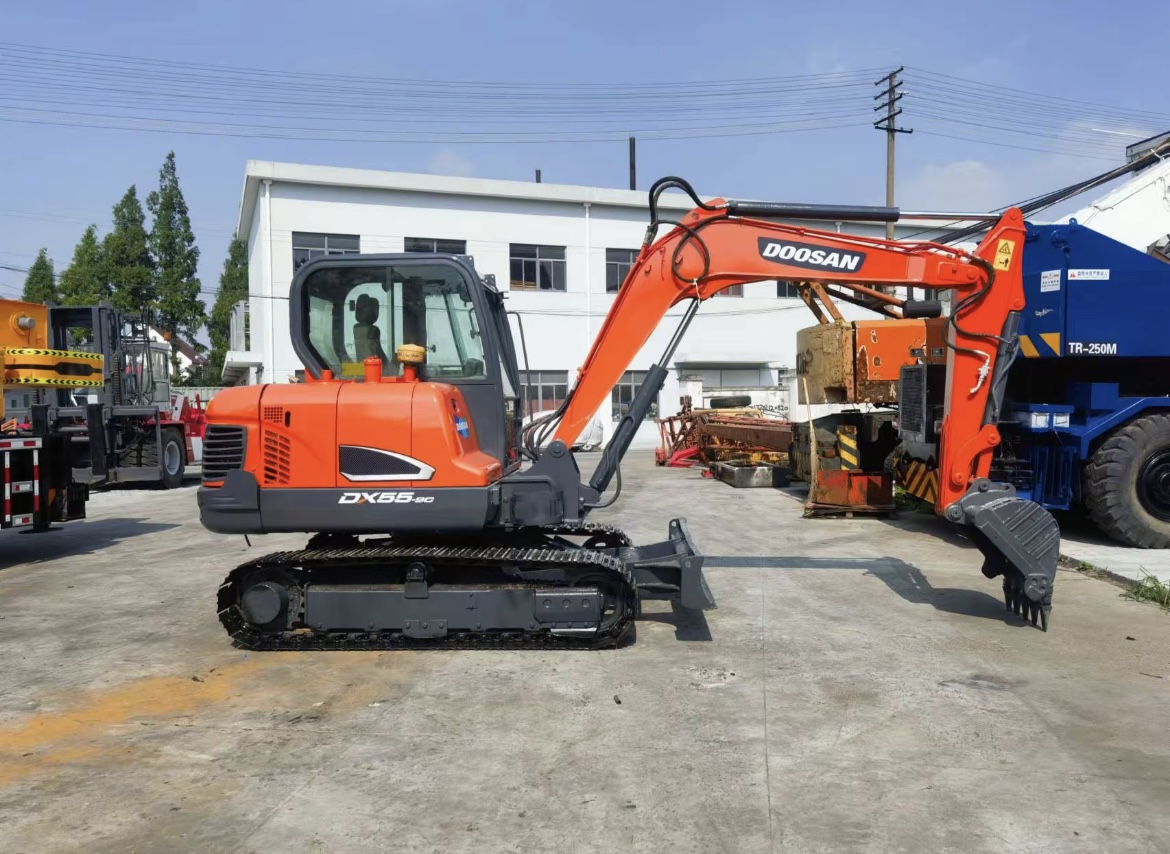 DOOSAN DX 55