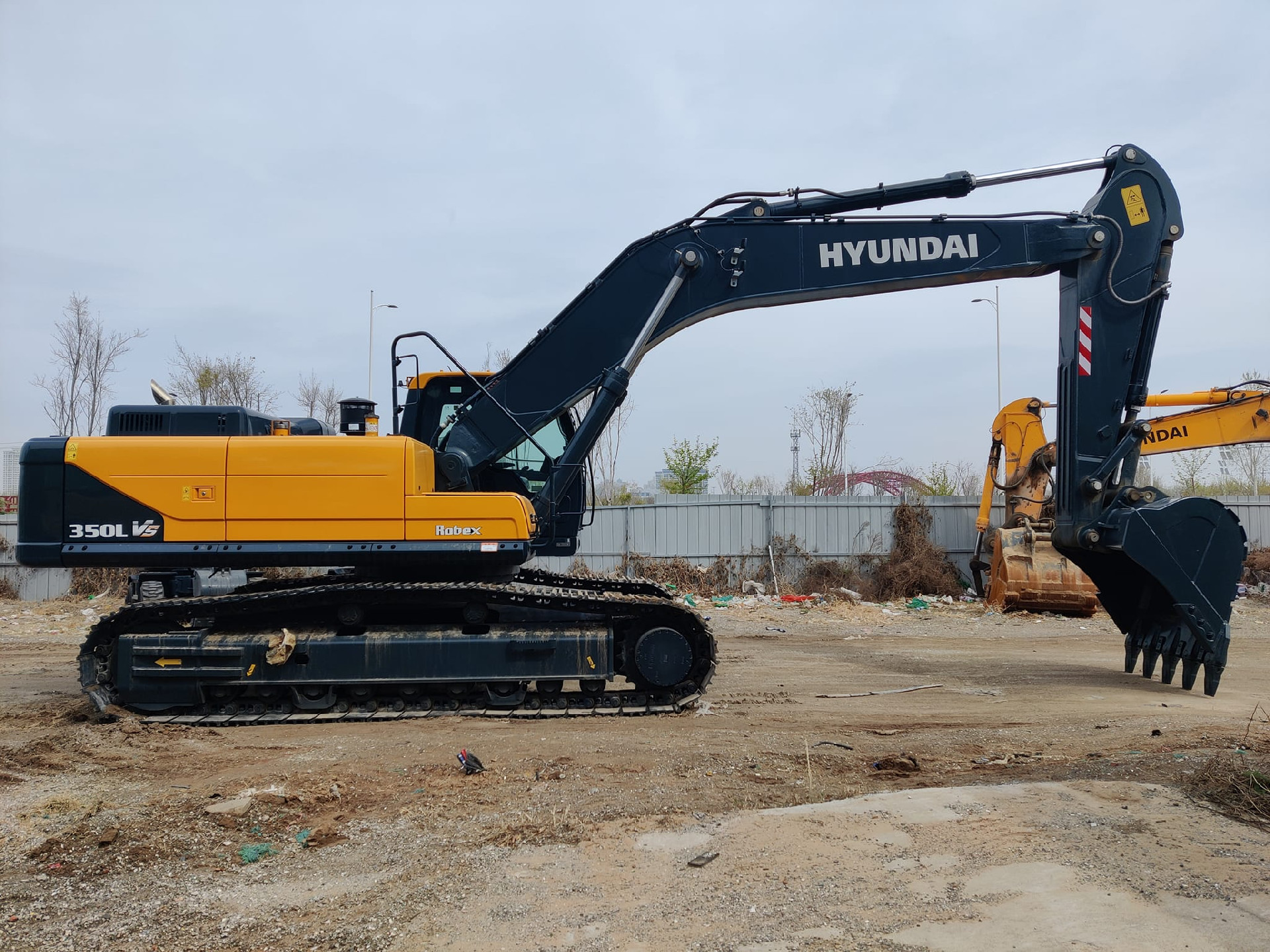 Hyundai used excavator vs. Caterpillar used excavator: Which offers better value?